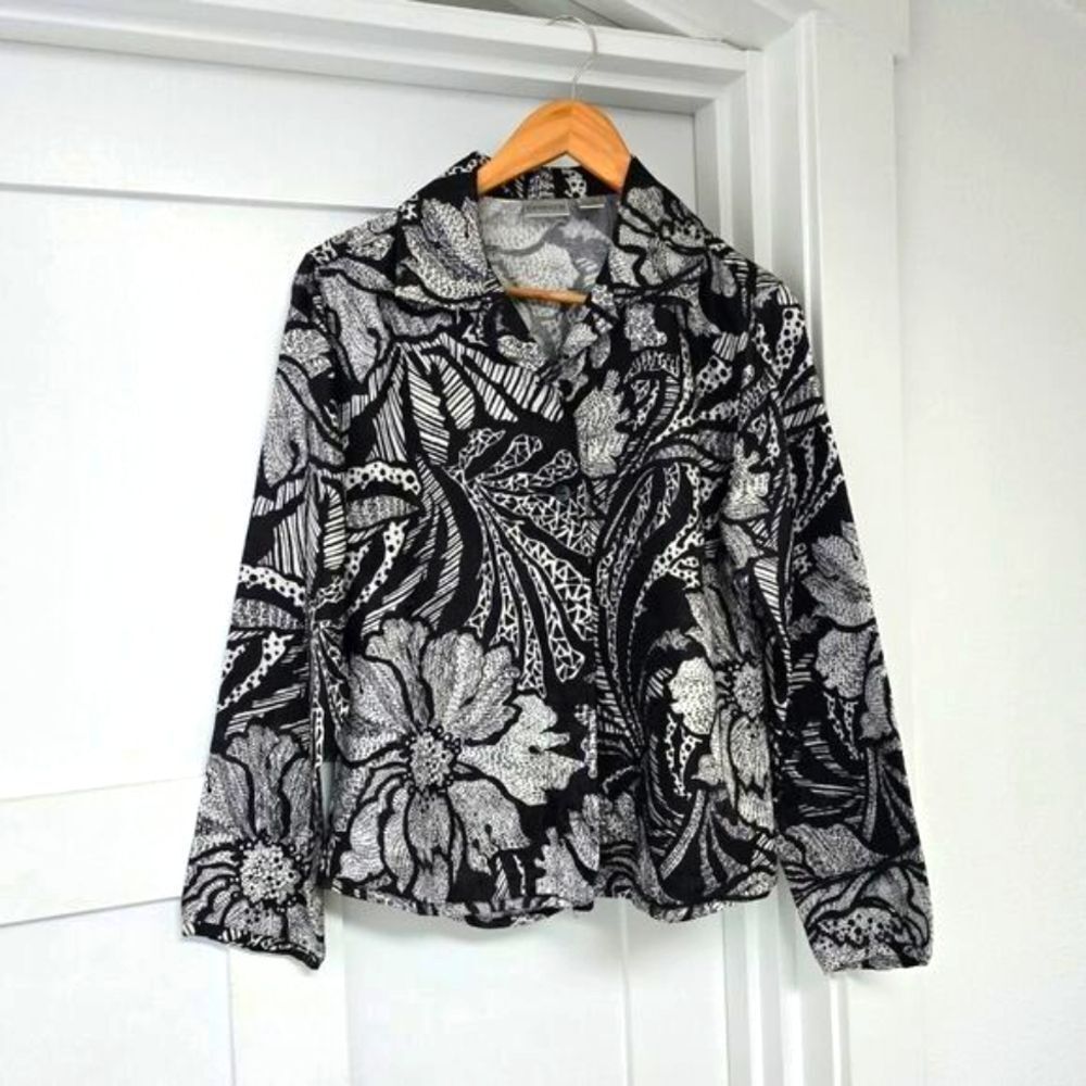 Chicos Safari Floral Retro Print Button Down Rayon Shirt in Black & White